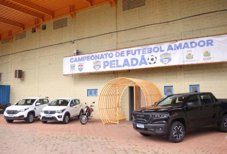 Botelho entrega premiação aos finalistas da 13ª edição do Campeonato Peladão 2024